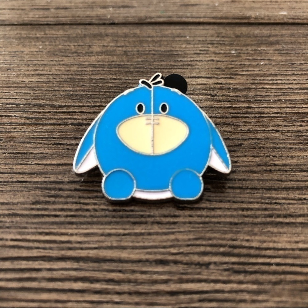 Disney Official Trading Pin: Tsum Tsum: Winnie the Pooh: Eeyore full body